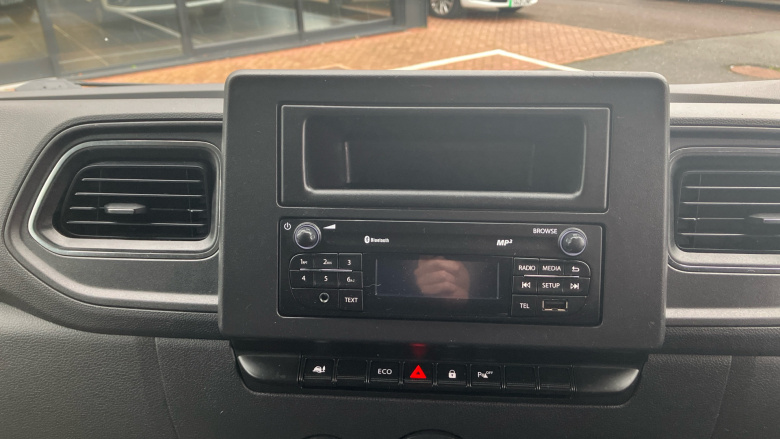 Renault Master Mwb Diesel Fwd MM35dCi 135 Business+ Medium Roof Van